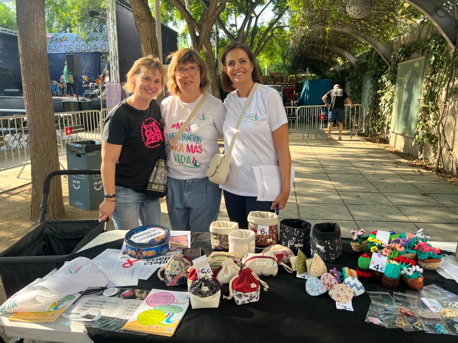 Puesto artesanía solidario Poblenou (Barcelona)