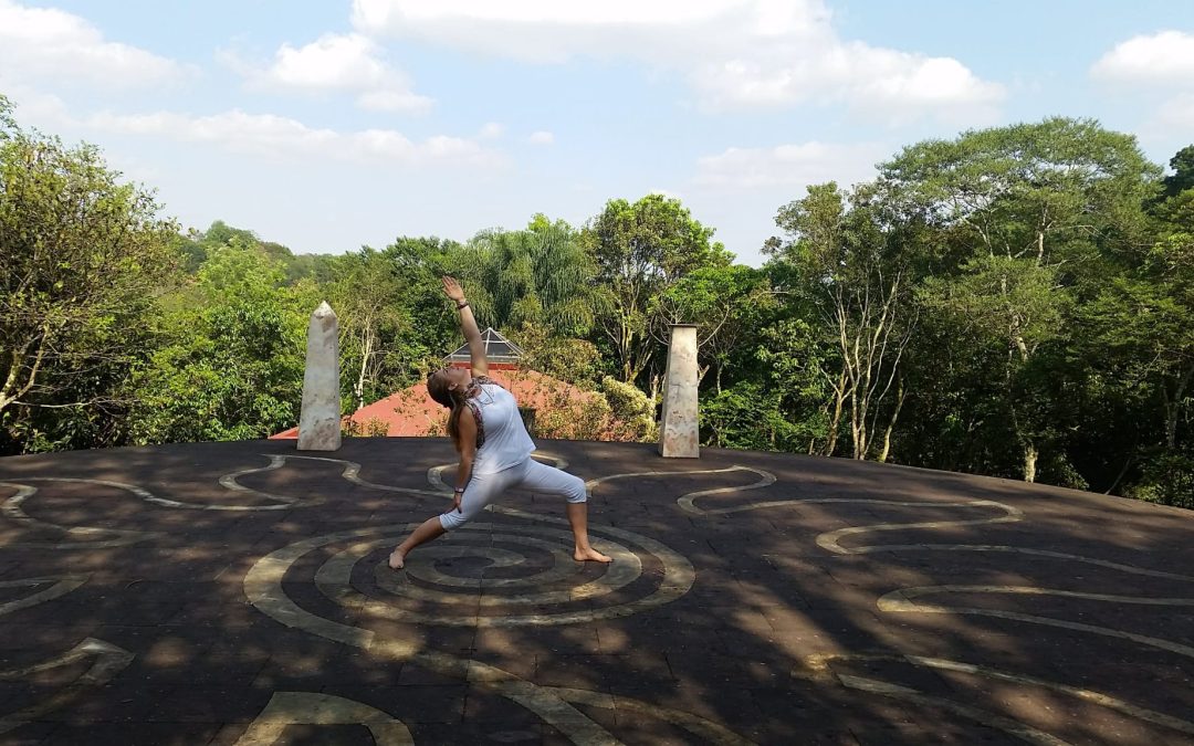 Maika Lares. Profesora de yoga para pacientes de la AECMM