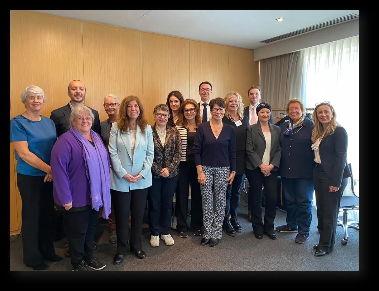 Fotografía de representanes de asociaciones de pacientes en el comité europeo