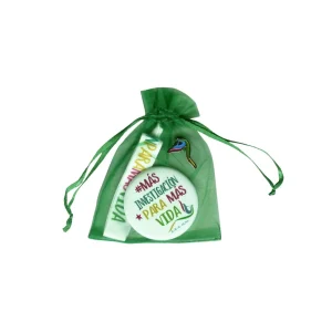 Fotografía Pack productos AECMM (chapa blanca, pin, pulsera)