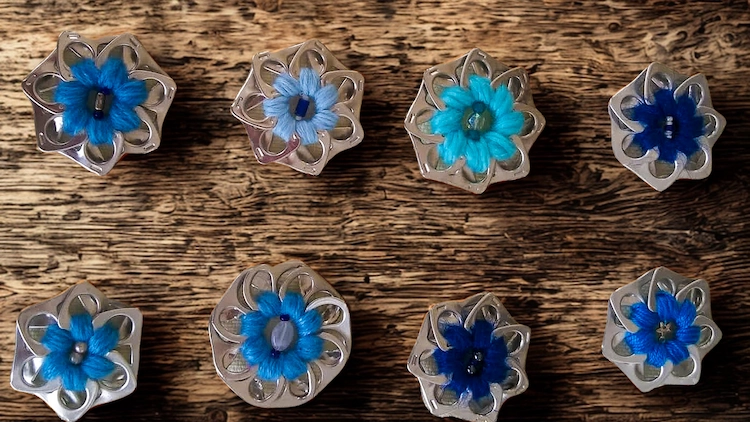 Fotografía Broches Artesanales Solidarios, Azul