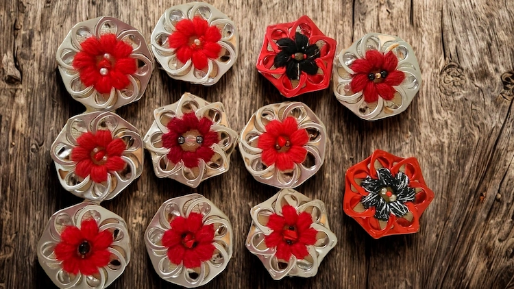 Fotografía Broches Artesanales Solidarios, Rojo