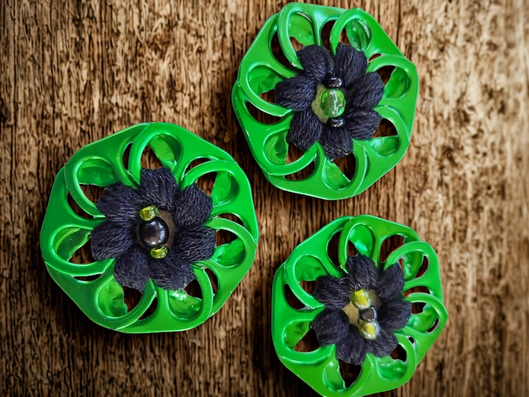 Fotografía Broches Artesanales Solidarios, Verde