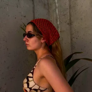 Pañoleta color teja cabeza