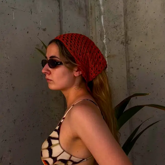 Pañoleta color teja cabeza